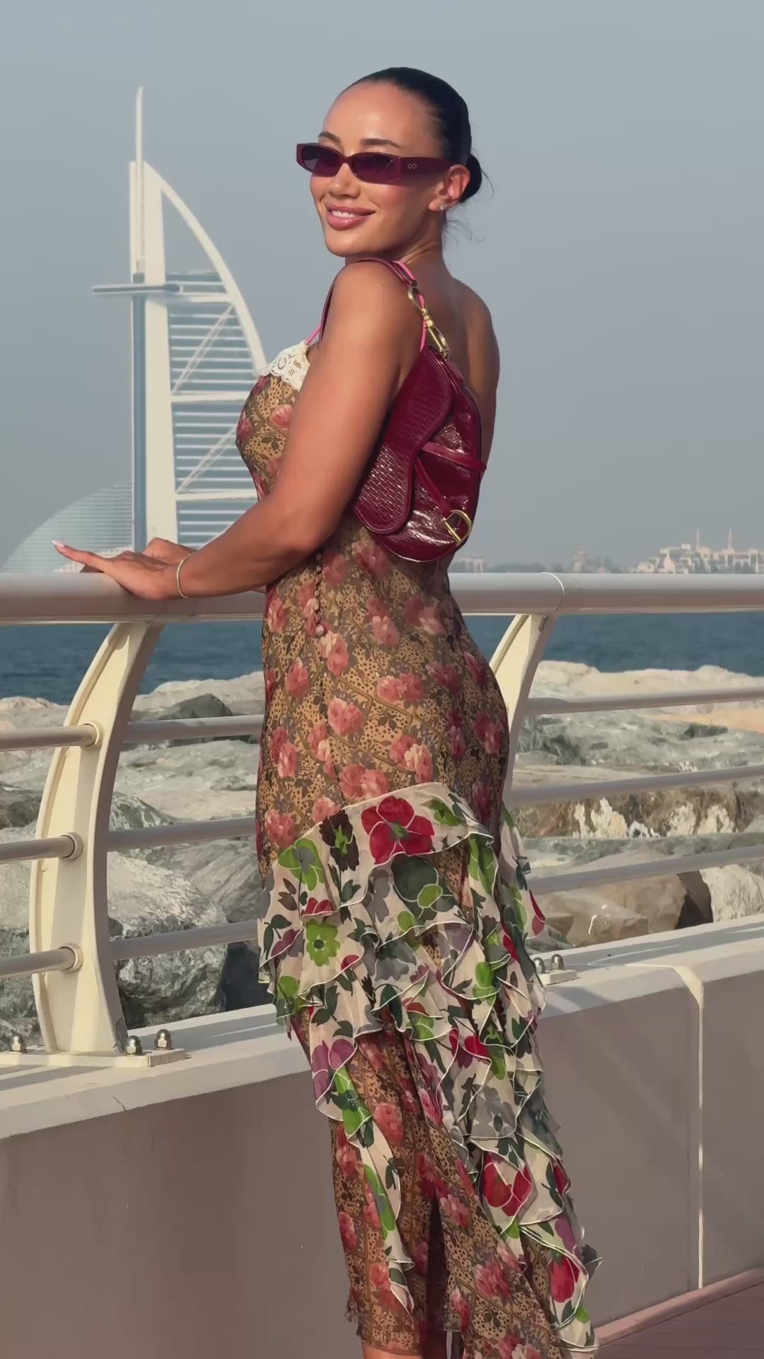 Carica video: Christian Dior F/W 2001 Floral Silk Dress